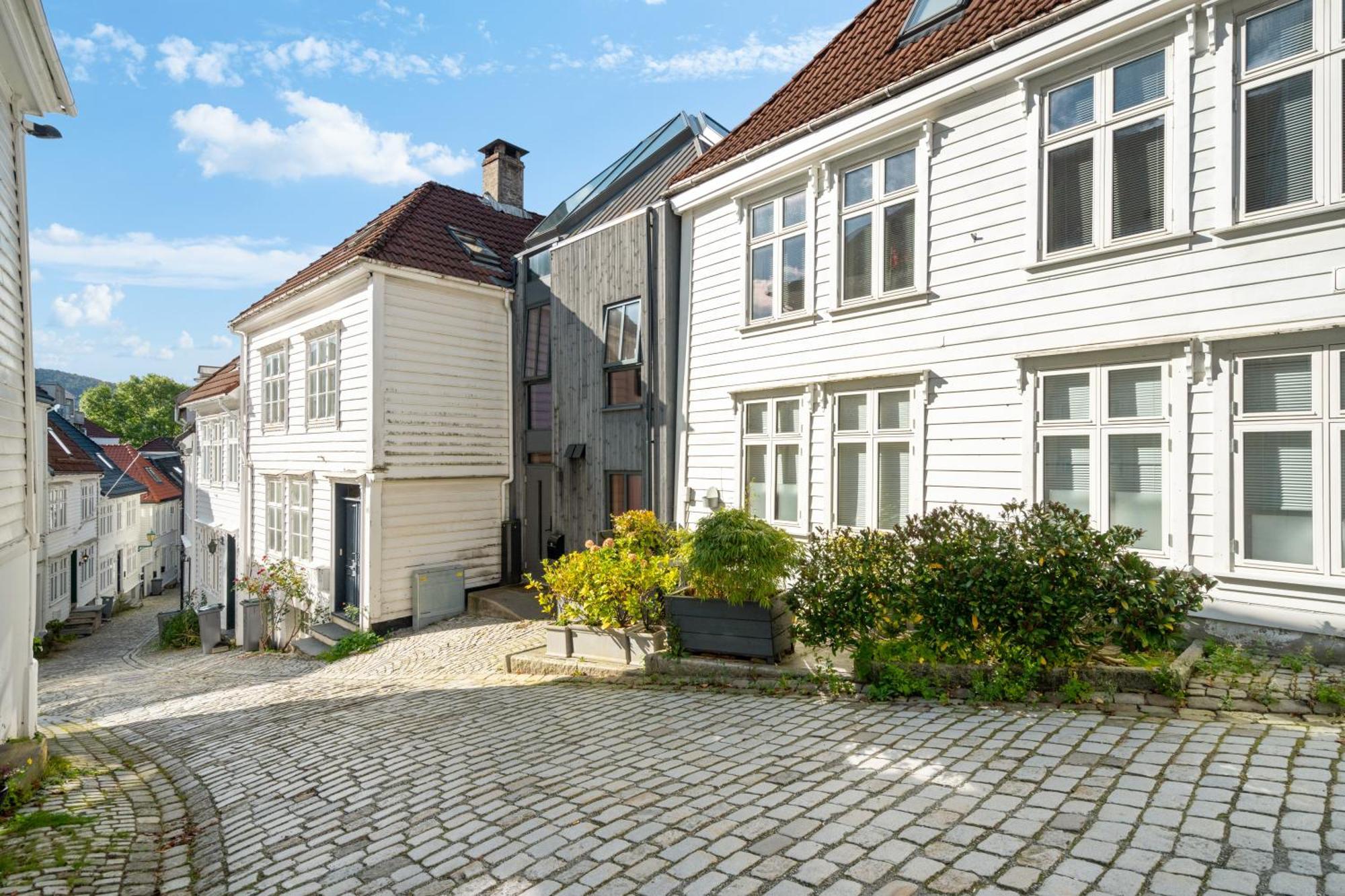 The Double Date I Architectural Gem * Bergen